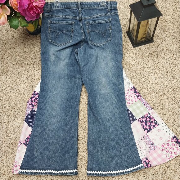 3321 Size 10 Melrose Highrise Upcycled Bleached Bell-Bottoms. - Picture 5 of 6